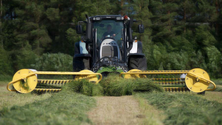 V-Twin 600 Swather